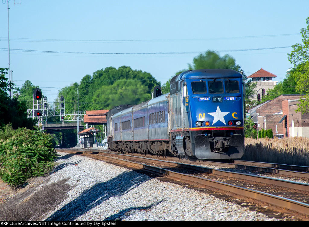 Piedmont Train #71 makes its way through Salisbury 